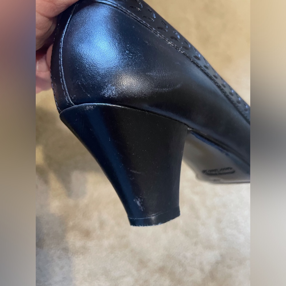 Nurture Black Heels - Picture 10 of 10